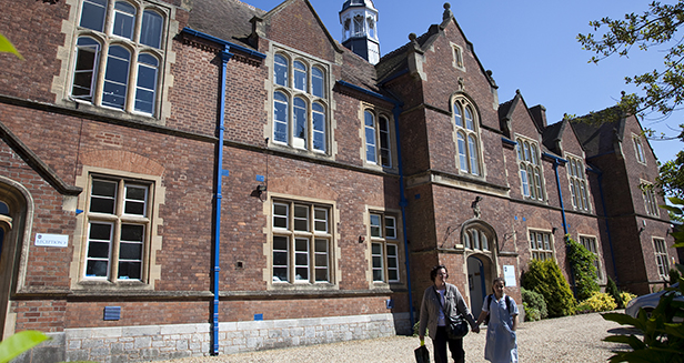 Case Study: Independent Girls School The Maynard: Aerohive Wireless Solution